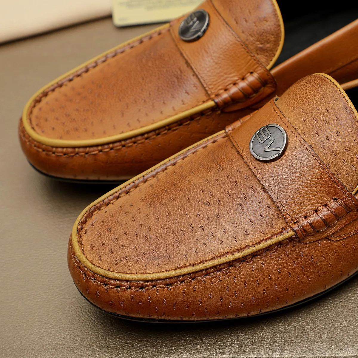 Men's men's shoes 💰440 [BV] 👟👟 Italian luxury brand Made with imported cowhide technology to highlight high-end men's taste of light luxury life [color] [color] Masters with ten years of manual experience create classic weaving 🌴 The inner top layer 🐮 lining 💯😘 The top quality inherits the brand craftsmanship! Color, code number 39-44 (38.45. Can be customized)
